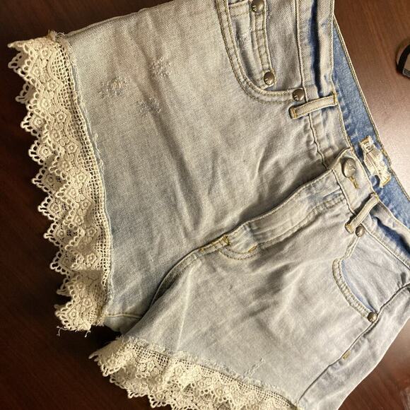 Free People Crochet Lace Trim Boho Denim Jean Shorts Womens Size 28 Button EUC - Picture 2 of 14